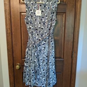 Beautiful, luxurious fabric. Anne Klein fit and flare dress.